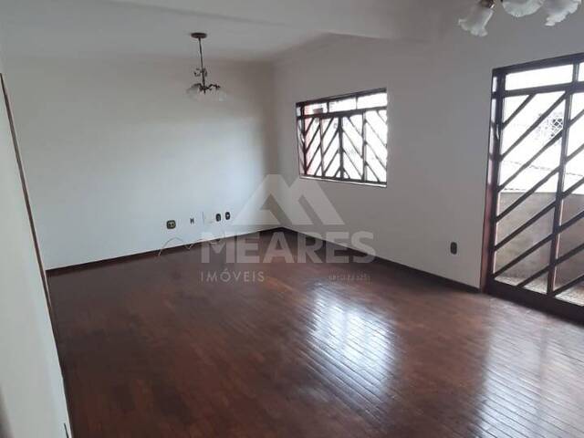 #430 - Apartamento para Locação em Passos - MG