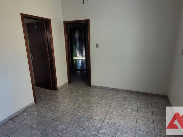 #826 - Apartamento para Venda em Passos - MG - 3