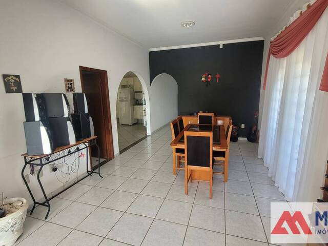 #909 - Casa para Venda em Passos - MG