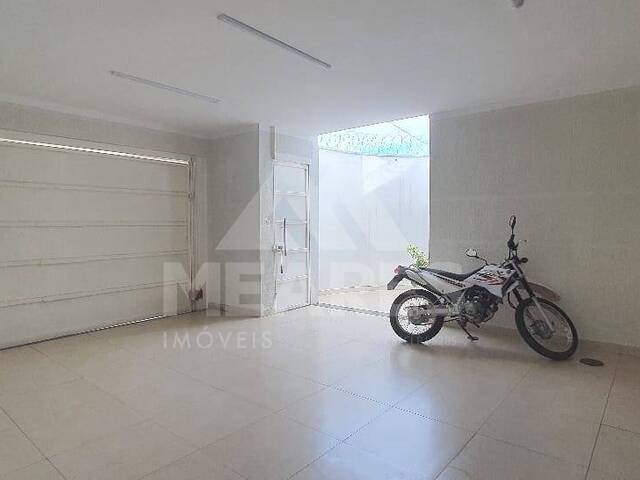 #922 - Casa para Venda em Passos - MG