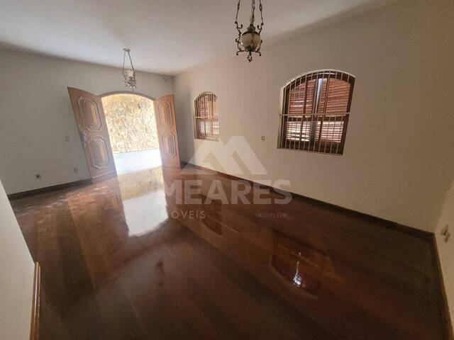 #240 - Casa para Locação em Passos - MG