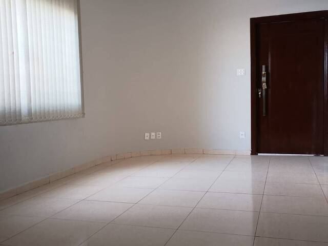 #1722 - Casa para Venda em Passos - MG - 1
