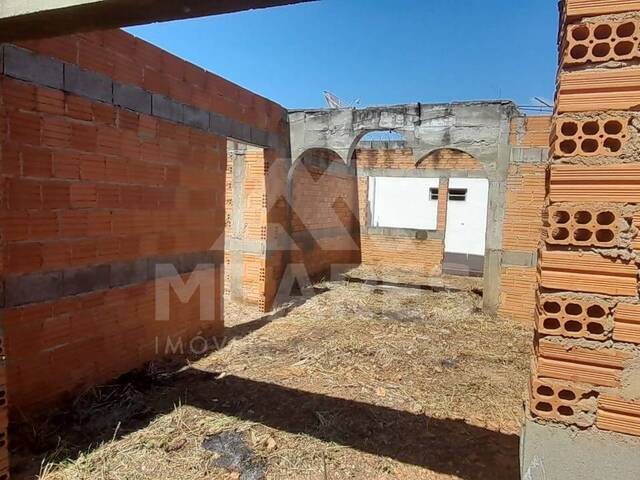 Casa para Venda em Passos - 4