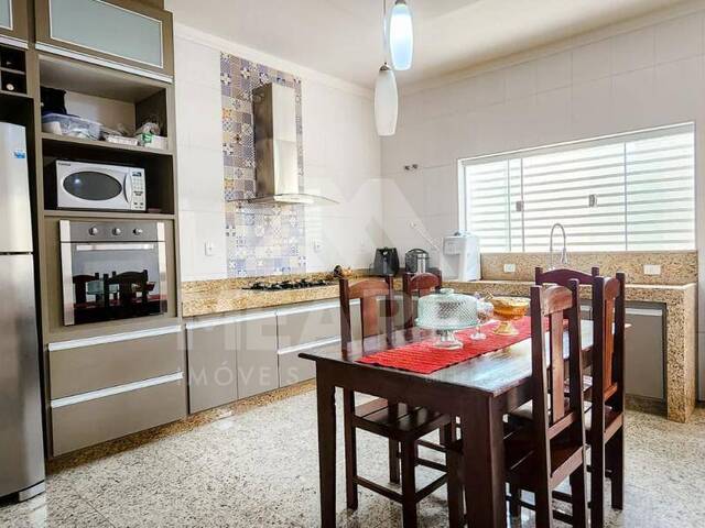 Casa para Venda em Passos - 5