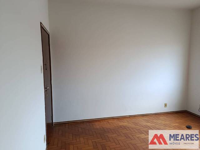 #1870 - Apartamento para Locação em Passos - MG - 1