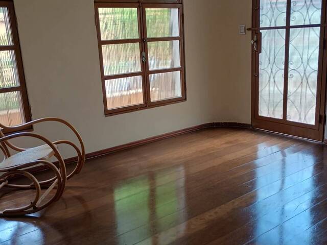 #1908 - Casa para Venda em Passos - MG - 1