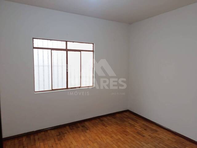 Casa para Locação em Passos - 4