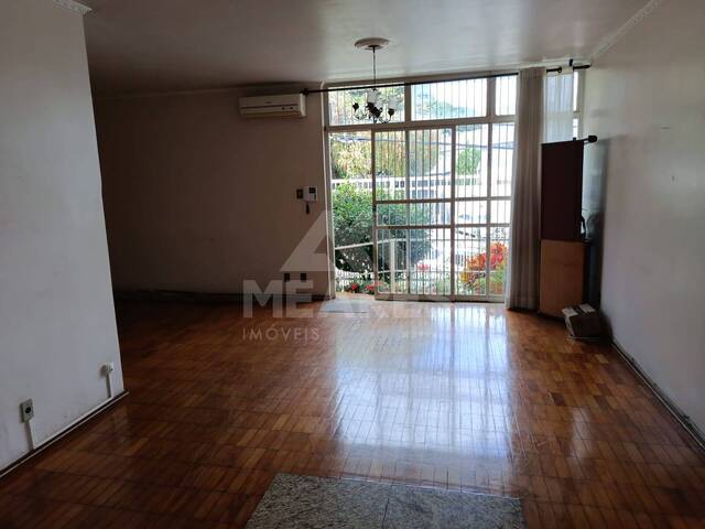 #1988 - Casa para Venda em Passos - MG - 2