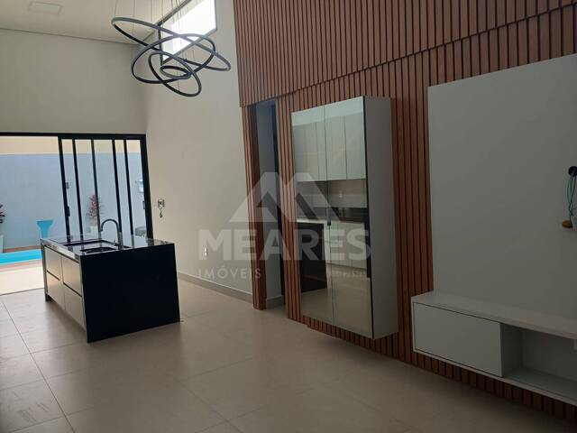 #1994 - Casa para Venda em Passos - MG - 2