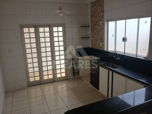 #2043 - Casa para Locação em Passos - MG - 2