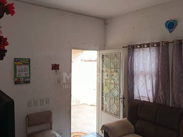 #2049 - Casa para Venda em Passos - MG - 2