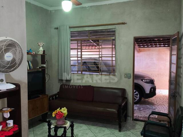 #2053 - Casa para Venda em Passos - MG - 2
