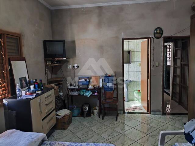 #2053 - Casa para Venda em Passos - MG - 3