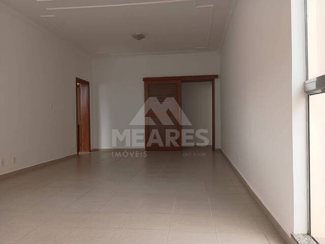 #2056 - Casa para Venda em Passos - MG - 2