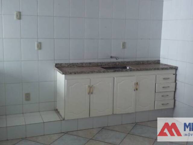 #166 - Apartamento para Locação em Passos - MG - 2